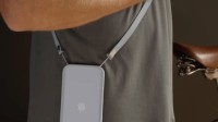 479元一根的iPhone17挂绳效果如何？王自如晒照