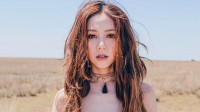 外媒称邓紫棋是中国霉霉 期待《LOL》S15主题曲