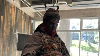 杨奇晒《黑神话》线下店：杨戬、牛魔王雕像超还原!