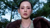 孙艺珍登上韩版杂志封面 深色系配珠宝尽显成熟优雅