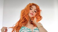 选她还是PS5？外网美女COS《海贼王》娜美！