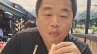 千万粉丝网红蓝战非自曝年收入 可达九位数引热议