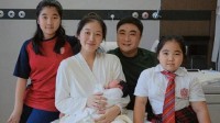 知名演员乔杉妻子官宣得三胎 晒全家福幸福洋溢