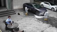 上海男子买俩机器人洗车：虽然洗不干净 但体验感拉满