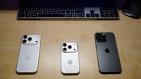 iPhone17Promini首曝上热搜：像玩具手机！