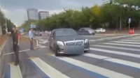 科目一考试5次未过 硬开迈巴赫无证上路 被拘留罚款