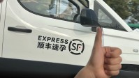 网友吐槽顺丰速孕恶搞车贴让人不适 顺丰相关人士回应