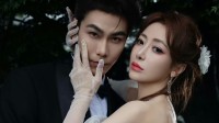 什么精神状态？戴向宇陈紫函遇海啸不躲 反而追上去