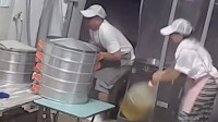 浙江一早餐店老板触电 妻子抄起油桶砸丈夫获网友好评