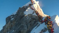 珠峰景区已有350名游客获救 其余200多名已取得联系