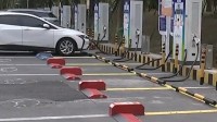 电车停充电车位没充电 结果被收80元占位费!网友热议