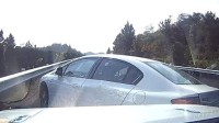 男子高速上强行变道被撞翻反诬他人 交警：负全责