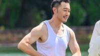 沙溢国庆假期吃胖了十斤 称重时表情大崩溃