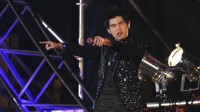 周杰伦演唱会黄牛强推无票歌迷过闸机 被警方行拘