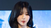 《剑星》体模超诱惑性感照：蕾丝连身短裙大雷藏不住