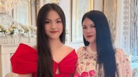 网友伦敦偶遇李湘一家三口 和精修图片比差太多了