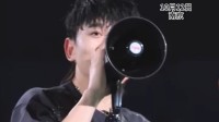 张杰演唱会音响故障全场无声 用喇叭唱《逆战》