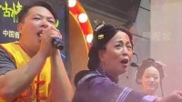 周星驰御用配角 62岁石榴姐现身景区“打工”
