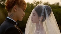 黄子韬徐艺洋晒婚纱照:俩人晒了18张 各自角度还不同