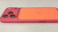 苹果新机再曝质量问题!iPhone 17 Pro Max后盖褪色