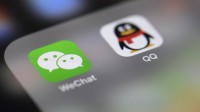 为何微信能取代QQ登热搜 网友:周围人都在用才被迫用