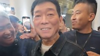 魏建军身穿200块外套被问是否合适：我这都快300了