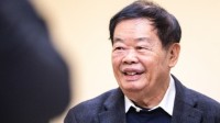 曹德旺辞任福耀玻璃董事长：我退下来更有好处