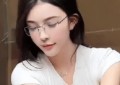 为数不多脱了衣服不认识 穿上衣服认识的动态图