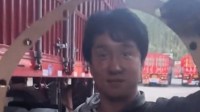 新疆一汽修工因撞脸成龙走红 家人发声：不想当网红