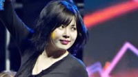 第一眼没认出泫雅 这是98斤身材的动态图