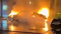 保时捷突发自燃 只剩框架！工作人员回应