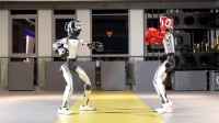 《铁甲钢拳》成真！机器人同步人类动作打拳击