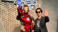 小岛秀夫畅游香港迪士尼！晒出钢铁侠合影