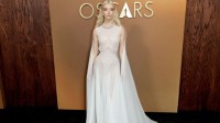 安雅·泰勒-乔伊亮相奥斯卡 别致长裙性感超美