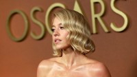 悉尼妹亮相奥斯卡颁奖礼！长裙大秀美背和半球