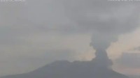 日本火山喷发 大量火山灰沉降